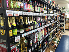 東鶴はディスカウント店ではありません。 お酒を愛する人のための宝箱のようなお店です。